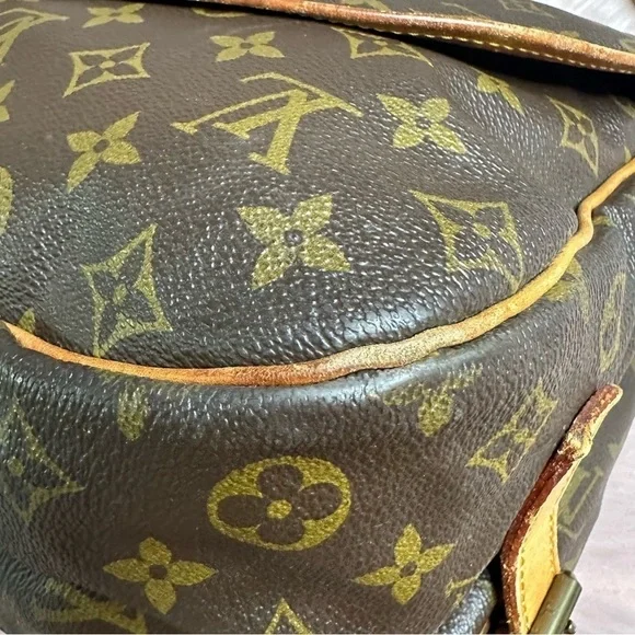 Louis Vuitton Saumur 35 Monogram Crossbody Messenger Bag - Picture 9 of 16